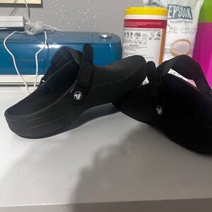 CROCS Men's Black Clogs